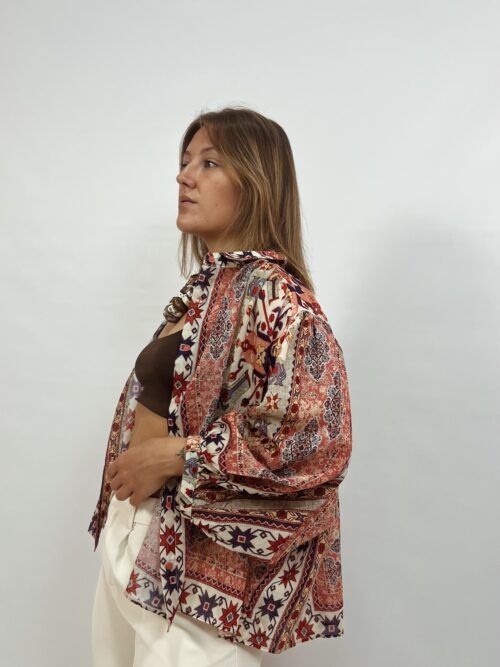 CAMISA OVER MANGA ABULLONADA